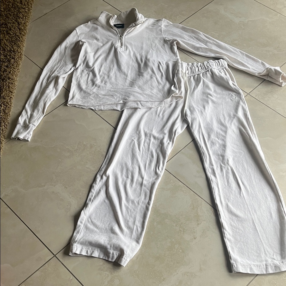 Monrow White Zip-Up Top And Wide Leg Sweatsuit